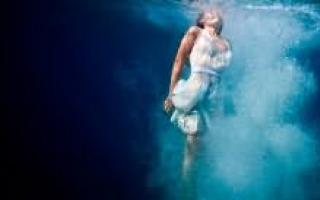 К чему снится плавать под водой: значение по соннику Сонник прятаться под водой